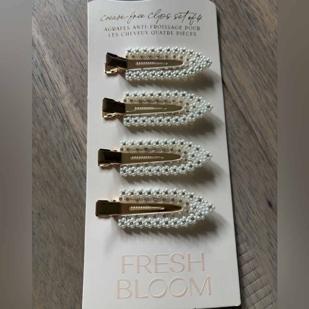 Anthropologie Pearl and Rhinestone flower alligator Clips NWT